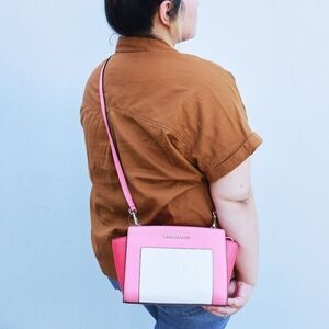 NWT Michael Kors Selma Saffiano Leather Messenger Bag Coral White